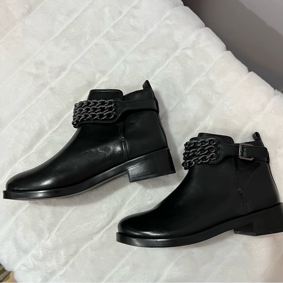 NEW Tory Burch BLOOMFIELD Gunmetal Chain Embellished Black Leather Bootie - Picture 10 of 12